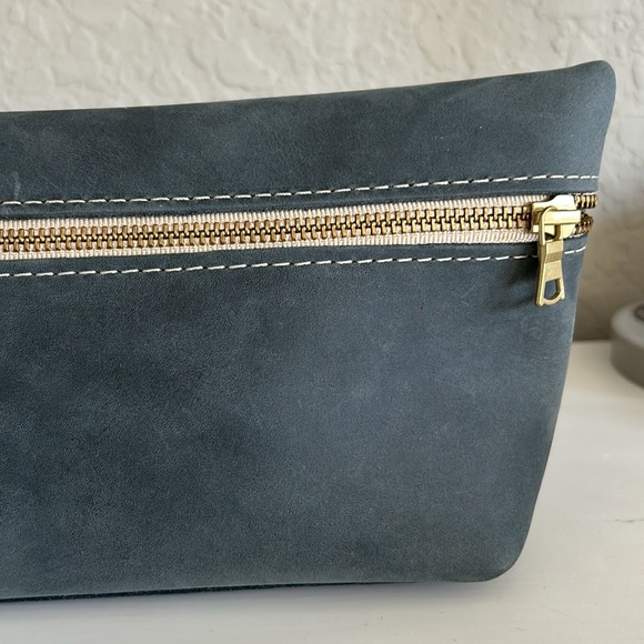 Portland Leather Large Makeup Bag in Storm - Picture 4 of 7